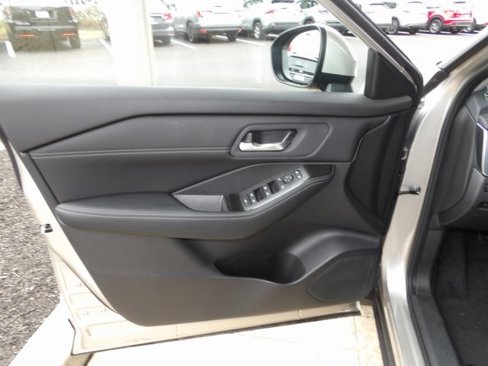 New 2026 Nissan Rogue SV image 17