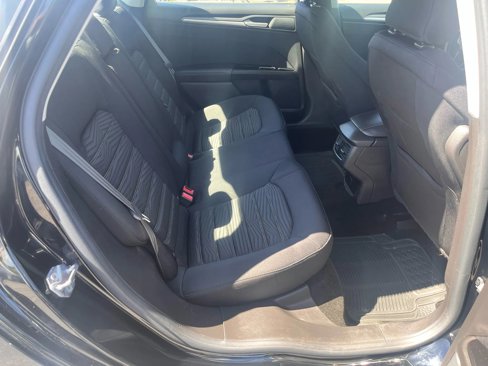 Used 2016 Ford Fusion SE image 25
