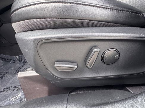 Used 2025 Ford Escape SE image 19