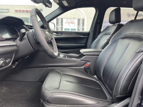 Used 2024 Jeep Grand Cherokee Limited image 9