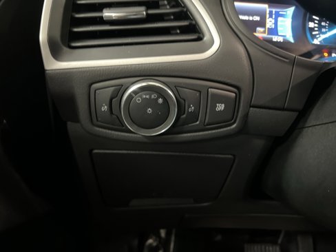 Used 2024 Ford Edge SEL image 37