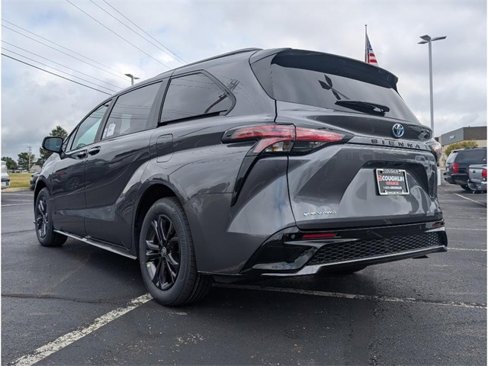 New 2025 Toyota Sienna XSE image 5