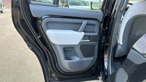 New 2025 Land Rover Defender 110 X-Dynamic SE image 23