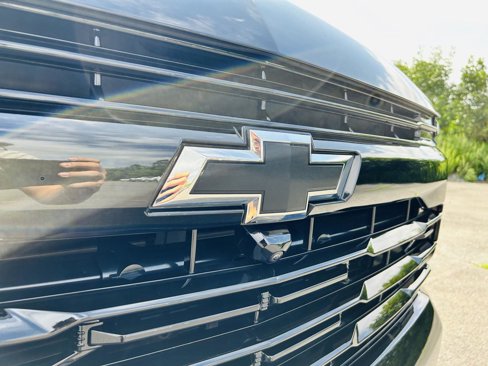 Used 2025 Chevrolet Suburban RST image 19