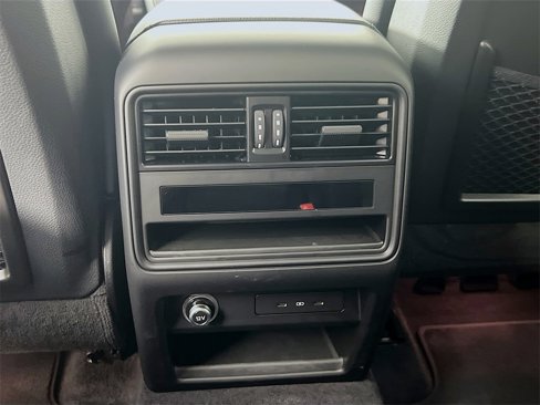 Used 2025 Porsche Cayenne image 27