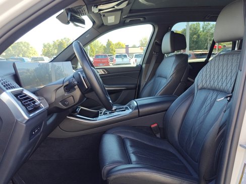 Used 2025 BMW X5 xDrive50e image 10