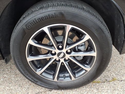 Used 2024 Cadillac XT4 Sport w/ Cold Weather Package image 9