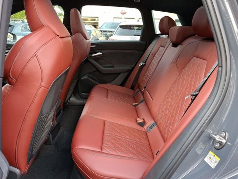 New 2025 Audi SQ6 e-tron Prestige image 8