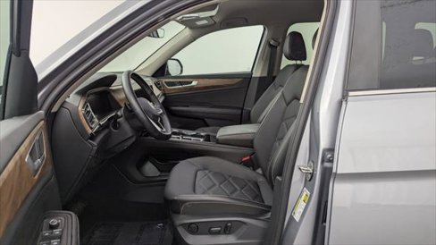 Used 2025 Volkswagen Atlas SE image 14
