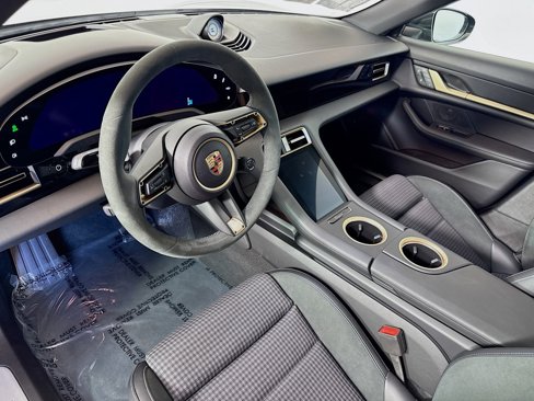 New 2025 Porsche Taycan 4S image 4