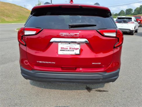 Used 2024 GMC Terrain SLE w/ Driver Convenience Package image 5