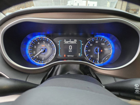 Used 2017 Chrysler Pacifica Touring image 14