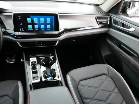 Used 2025 Volkswagen Atlas Peak Edition SE image 11