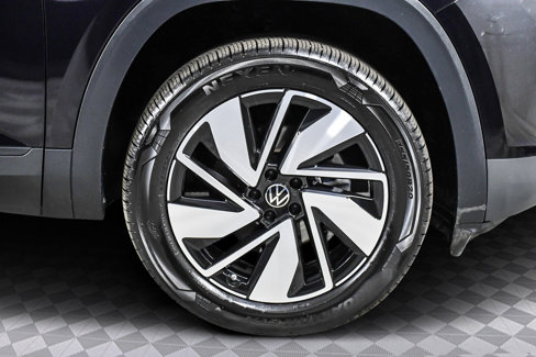 Used 2025 Volkswagen Atlas SE image 31