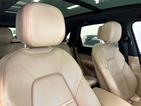 Used 2019 Porsche Cayenne image 27