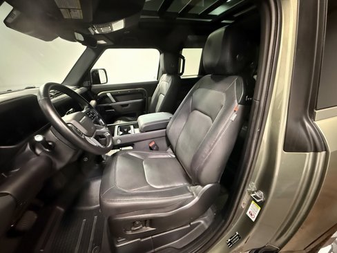 Used 2024 Land Rover Defender 90 X-Dynamic SE image 11