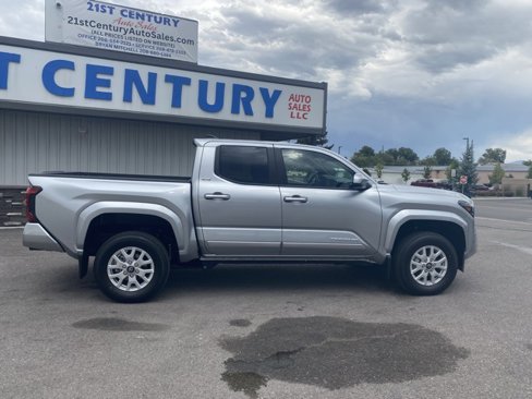 Used 2025 Toyota Tacoma SR5 image 15