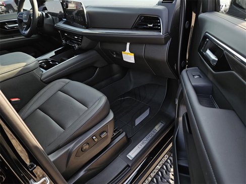 New 2025 Chevrolet Suburban Z71 w/ Comfort Package image 15