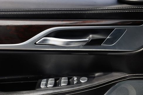 Used 2019 BMW M760i xDrive image 60
