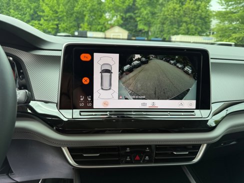 New 2025 Volkswagen Atlas Peak Edition SE image 19