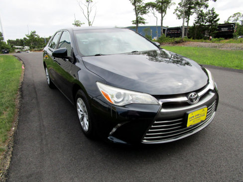 Used 2016 Toyota Camry LE image 4