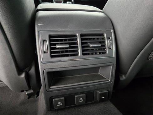 Certified 2024 Jaguar XF R-Dynamic SE image 13
