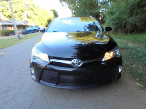 Used 2017 Toyota Camry SE image 9