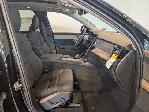 New 2026 Volvo XC90 B6 Plus w/ Protection Package Premier image 32