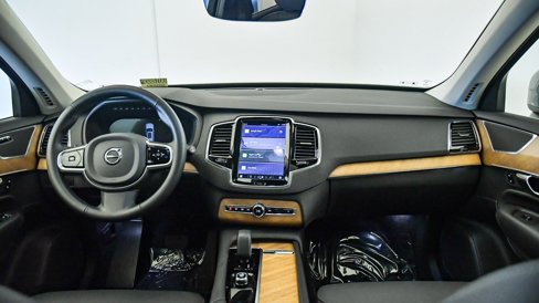 Certified 2025 Volvo XC90 B6 Plus image 15
