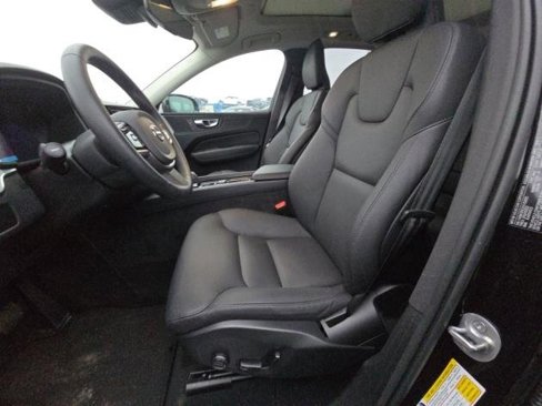 Certified 2025 Volvo XC60 B5 Plus image 5