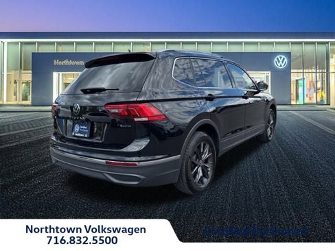 Certified 2024 Volkswagen Tiguan SE image 3