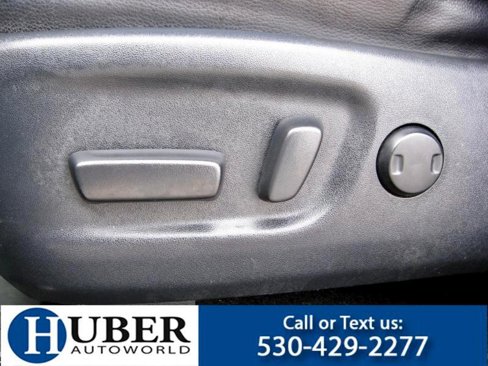 Used 2018 Toyota RAV4 SE image 11
