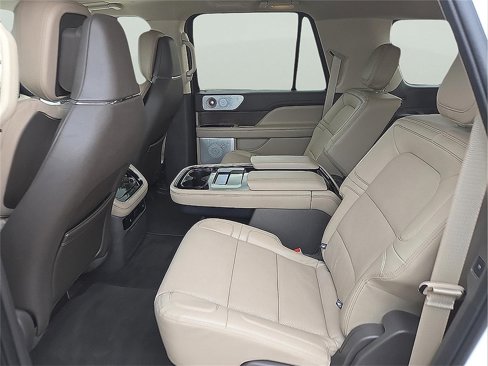 Certified 2024 Lincoln Navigator L Reserve image 9