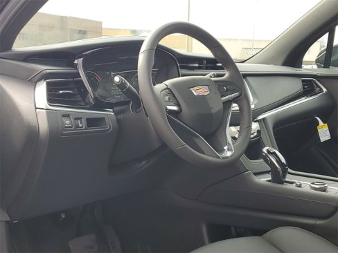 New 2025 Cadillac XT6 Luxury image 10