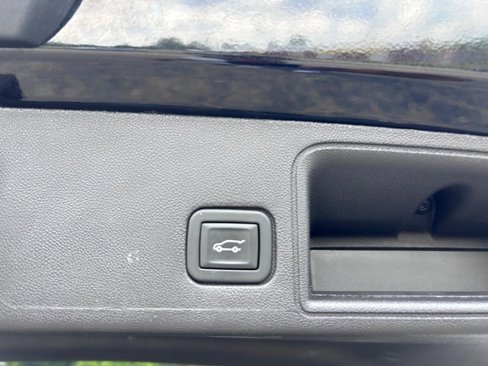 Used 2024 GMC Terrain SLT image 6