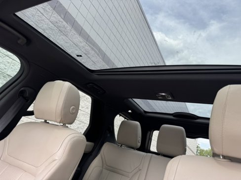 Used 2019 Land Rover Discovery SE image 28