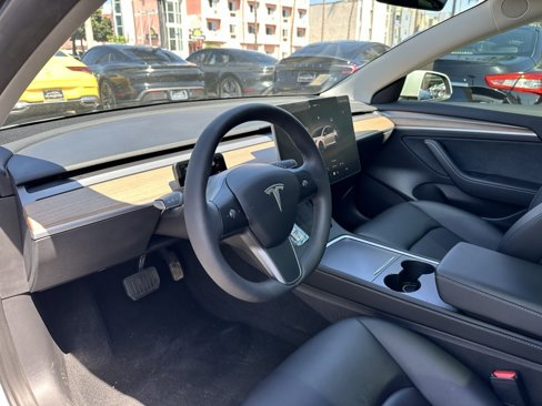 Used 2023 Tesla Model 3 Standard Range image 9