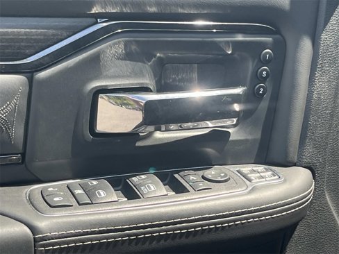 Used 2024 RAM 2500 Limited image 12