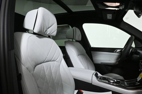 New 2026 BMW X5 M60i w/ Climate Comfort Package image 36
