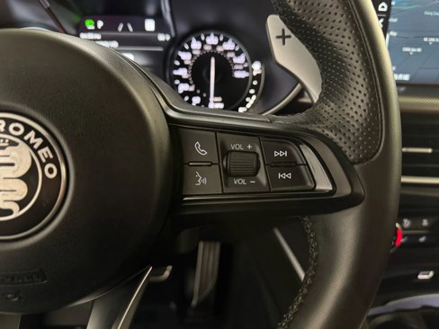 Used 2022 Alfa Romeo Stelvio Veloce image 28
