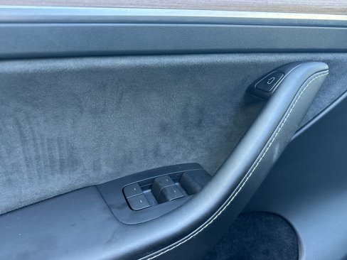 Used 2023 Tesla Model Y Long Range image 11