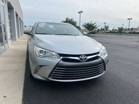 Certified 2017 Toyota Camry XLE image 3