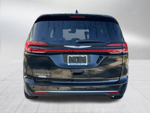 New 2025 Chrysler Pacifica Select image 6