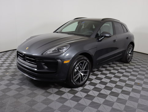 Used 2025 Porsche Macan image 1