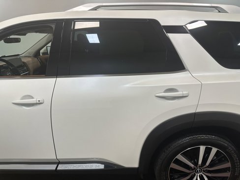 Used 2024 Nissan Pathfinder Platinum image 49