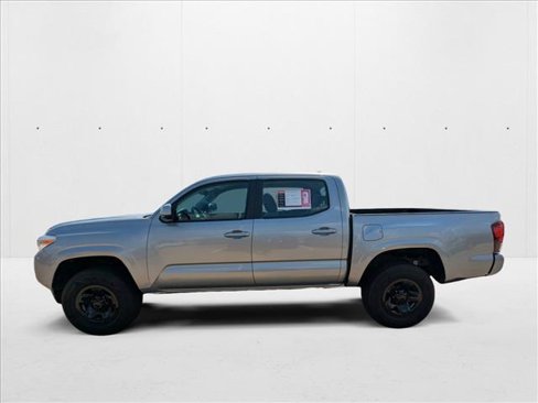 Used 2018 Toyota Tacoma SR image 8