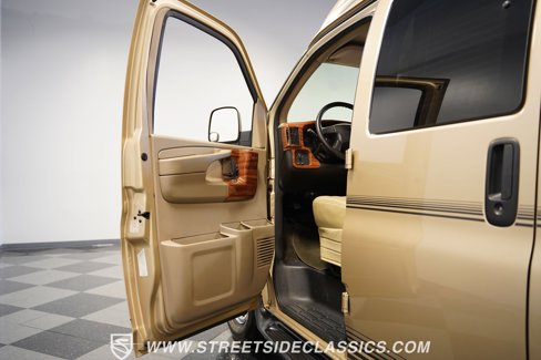 Used 2006 Chevrolet Express 1500 w/ Preferred Equipment Group image 35