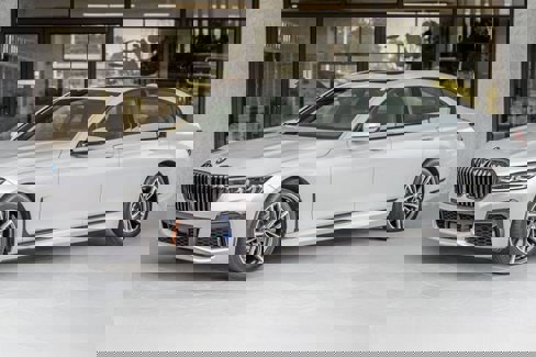 Used 2021 BMW 740i xDrive w/ M Sport Package image 2