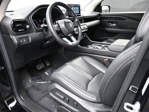 Used 2024 Honda Pilot Touring image 2