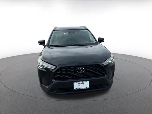 Used 2025 Toyota Corolla Cross LE image 4